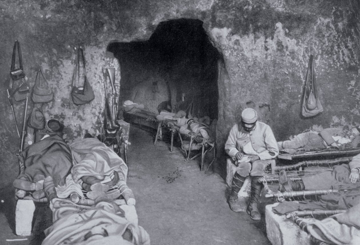Alojamentos em uma caverna francesa, Primeira Guerra Mundial, 1915 de Unbekannt