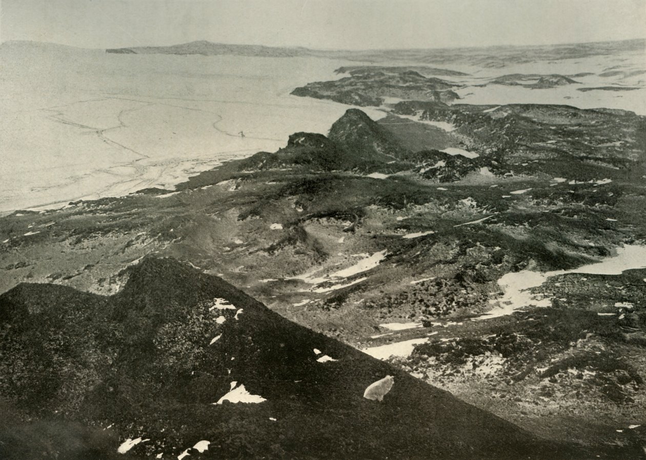 Olhando para o norte em direção a Cape Royds, c1908, 1909. de Unbekannt