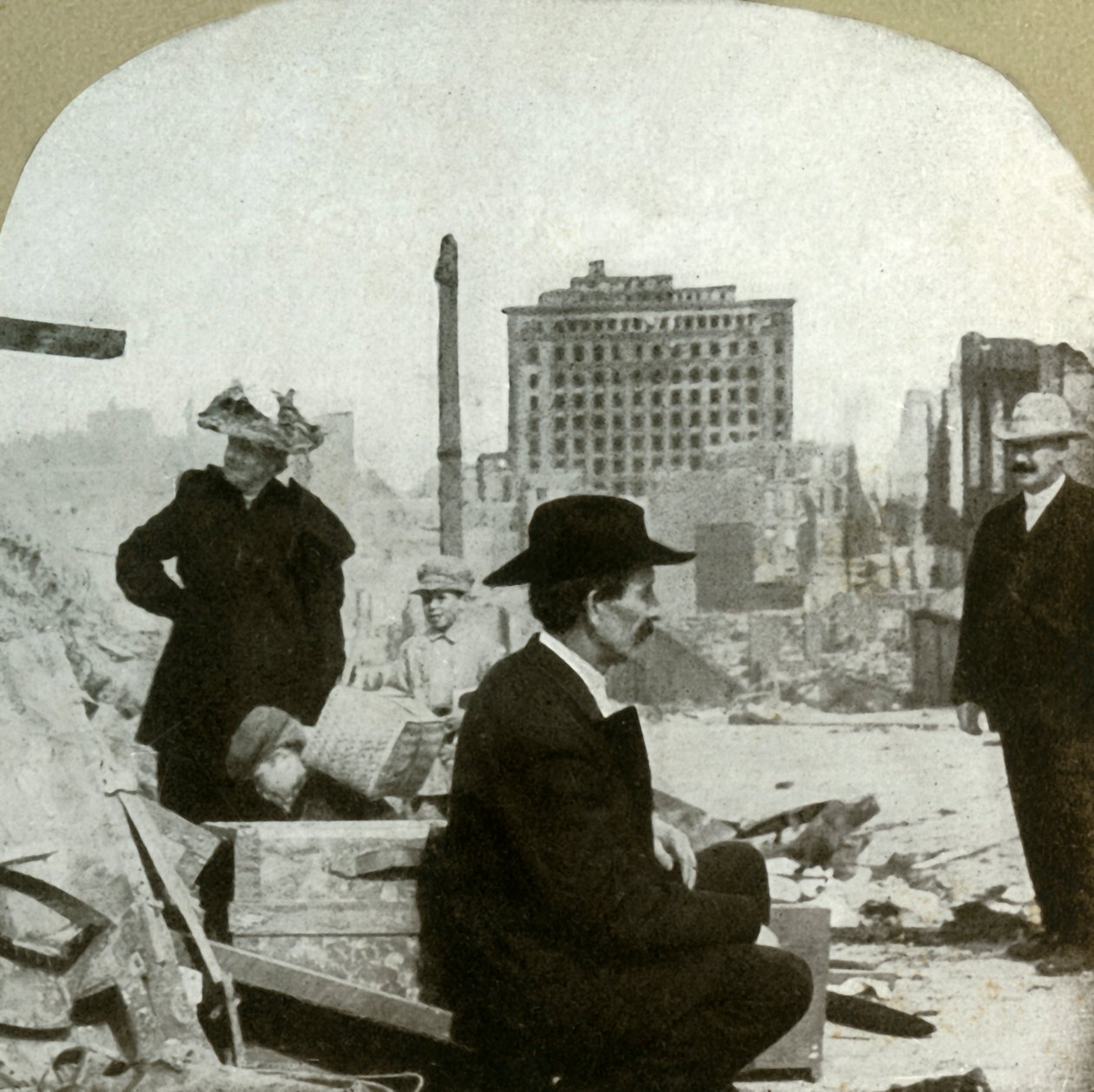 Olhando para leste a partir do canto Pine e Stockton, mostrando as ruínas do Mills Building, 1906. de Unbekannt