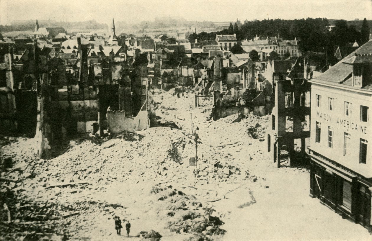 Louvain após o bombardeio alemão: uma parte da cidade devastada, c1914, c1920. de Unbekannt
