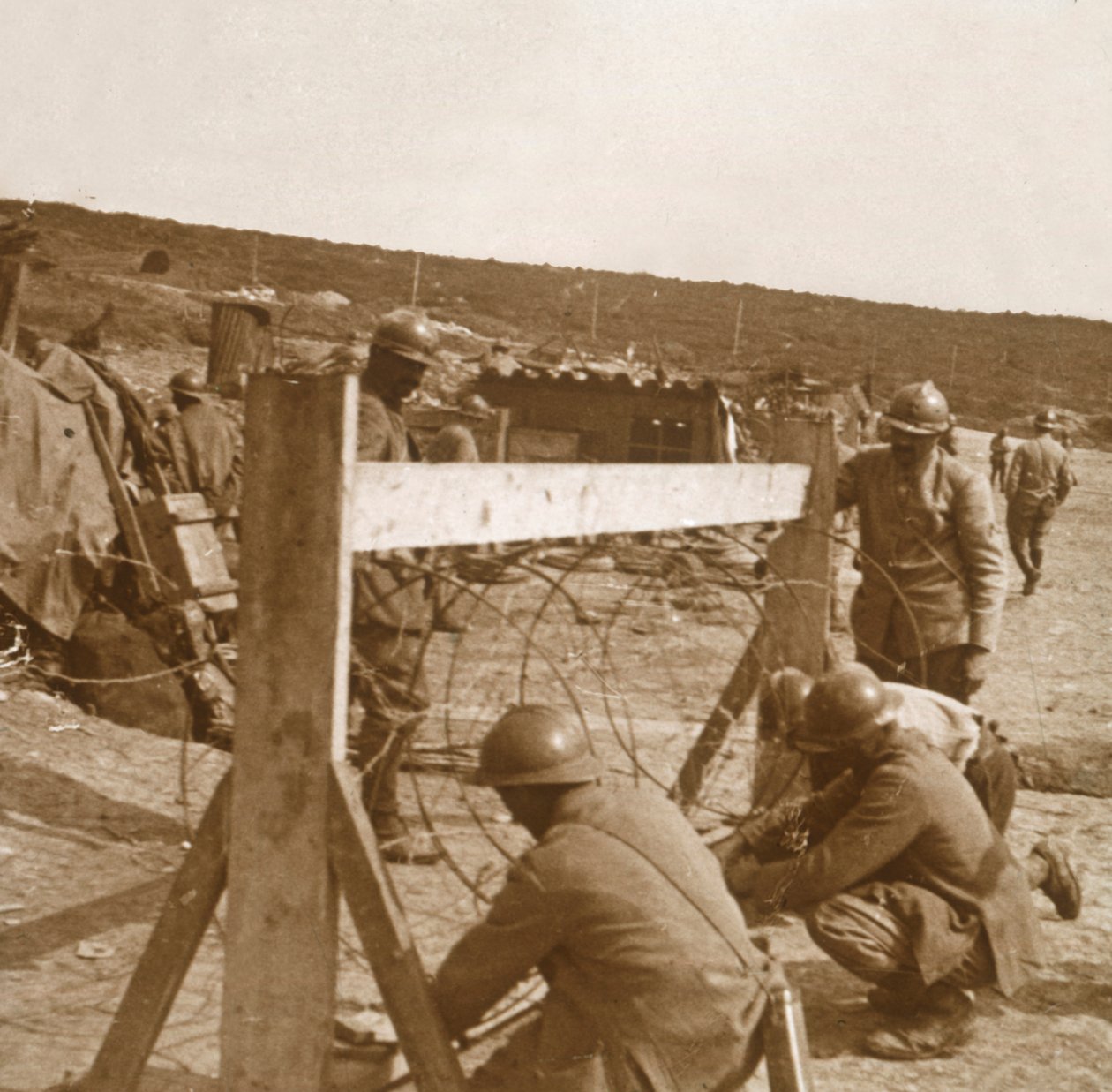 Fazendo arame farpado, c1914-c1918 de Unbekannt