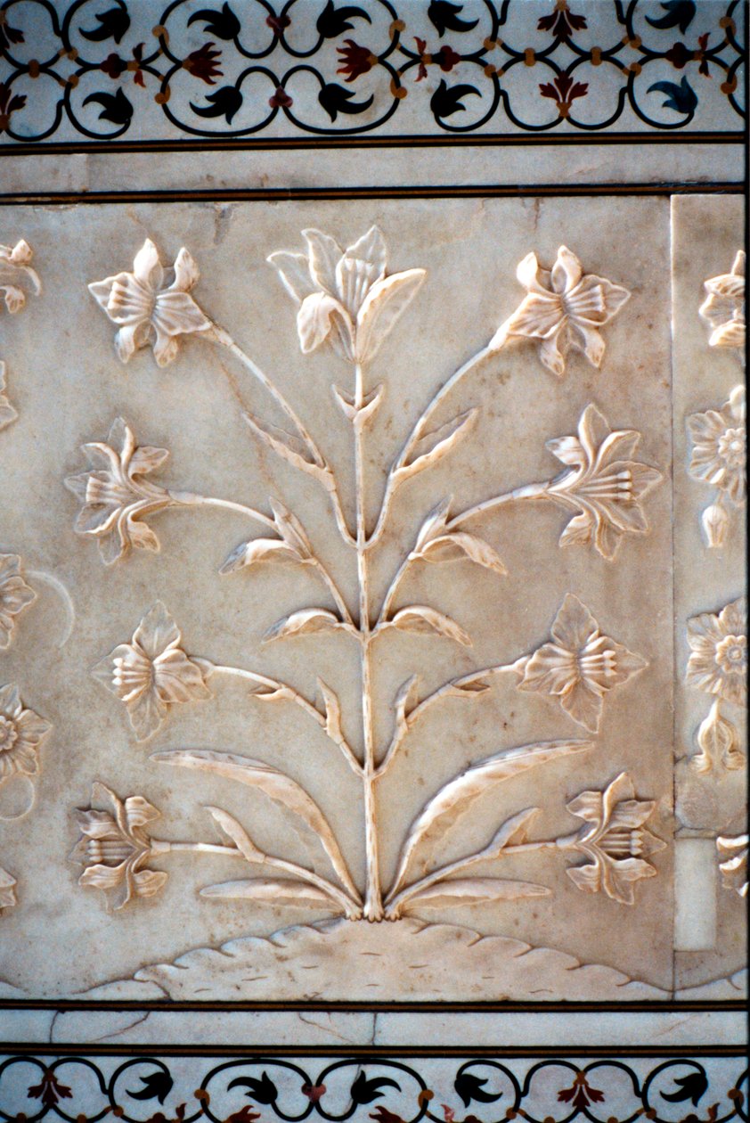 Escultura em mármore de lírio formalizado, Taj Mahal, Agra, Índia, século XVII de Unbekannt