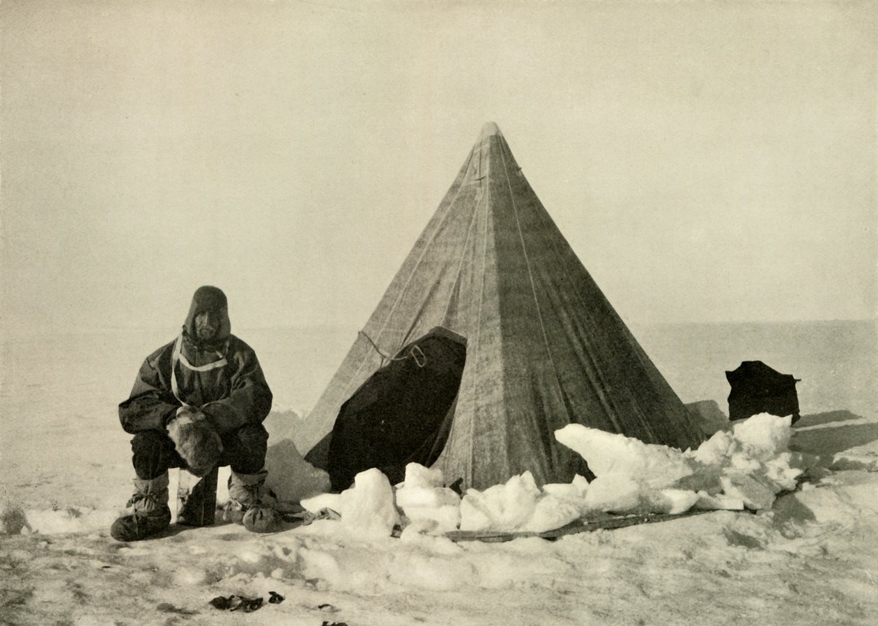 Marshall Outside a Tent, no acampamento, c1908, 1909. de Unbekannt