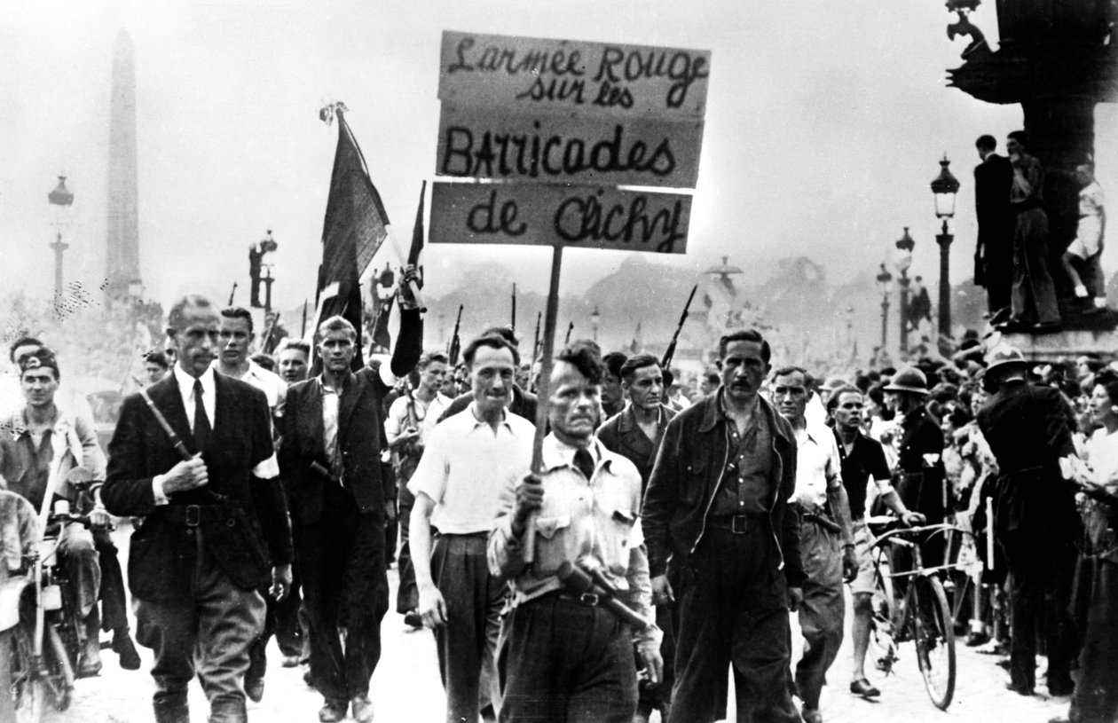 Membros da Resistência marchando na Praça da Concórdia, libertação de Paris, agosto de 1944 de Unbekannt