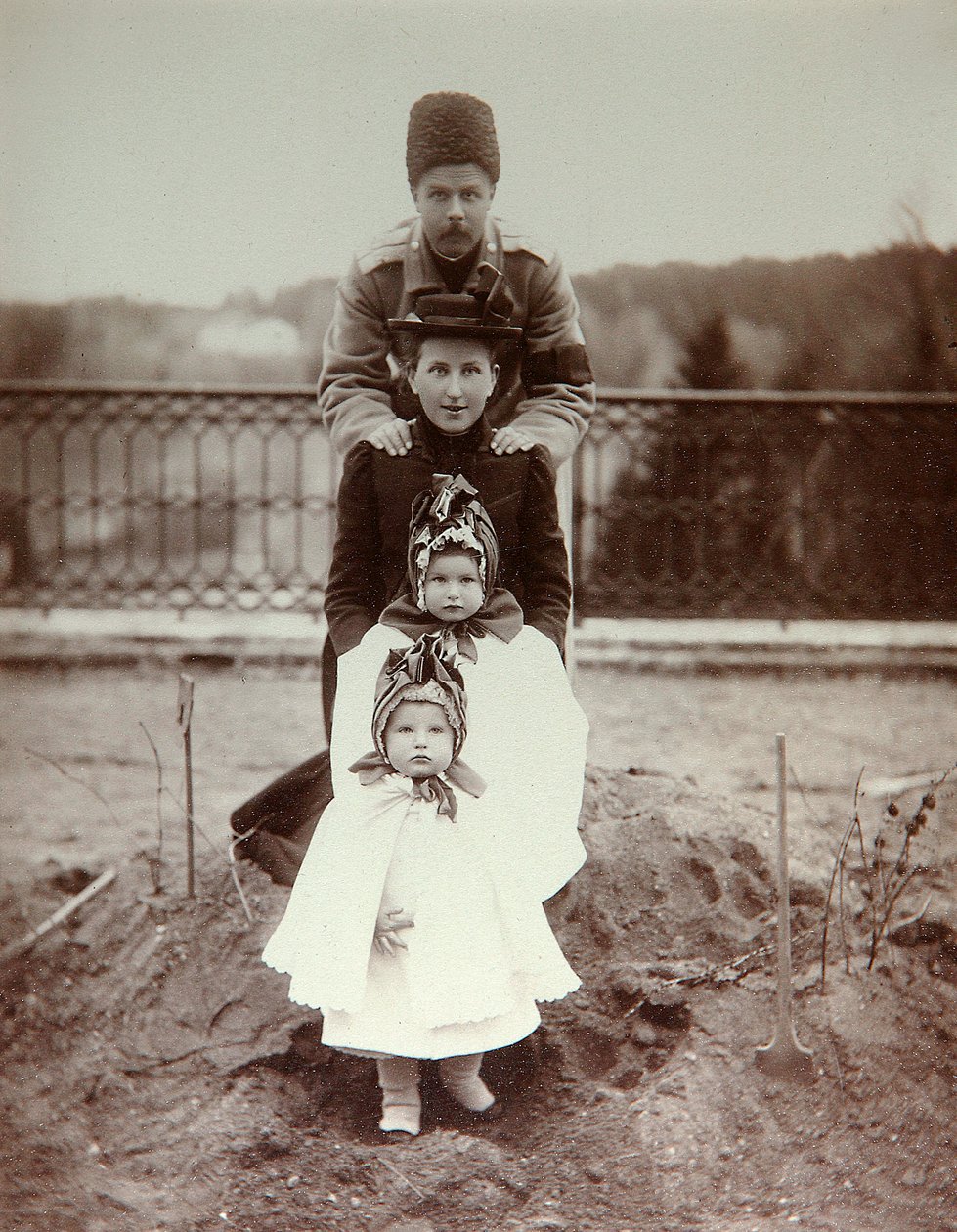 Membros da família do duque Fyodor Uvarov em sua propriedade rural, Porechye, Rússia, década de 1880 de Unbekannt