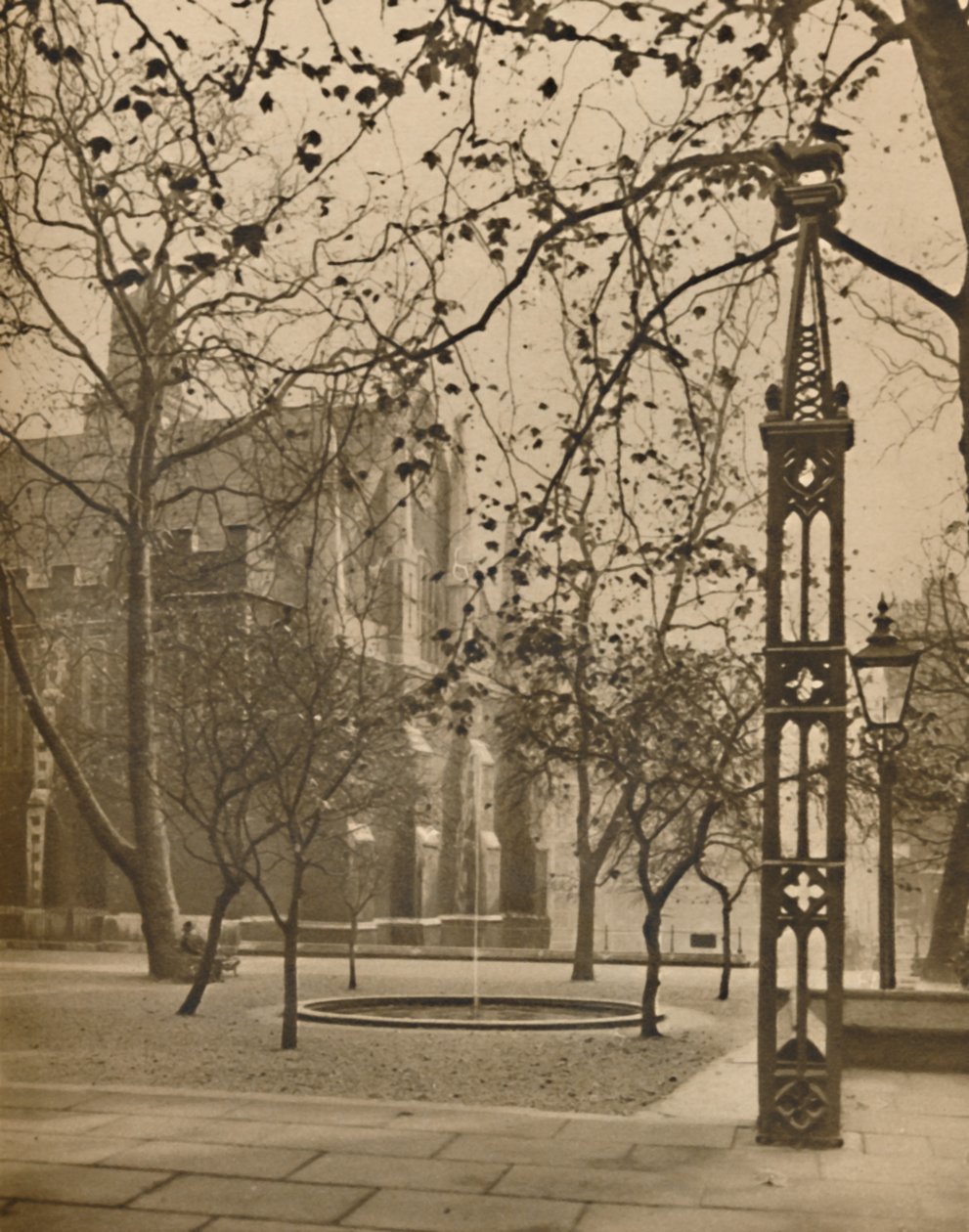 Middle Temple Hall e o Quietude of Fountain Court, c1935. de Unbekannt