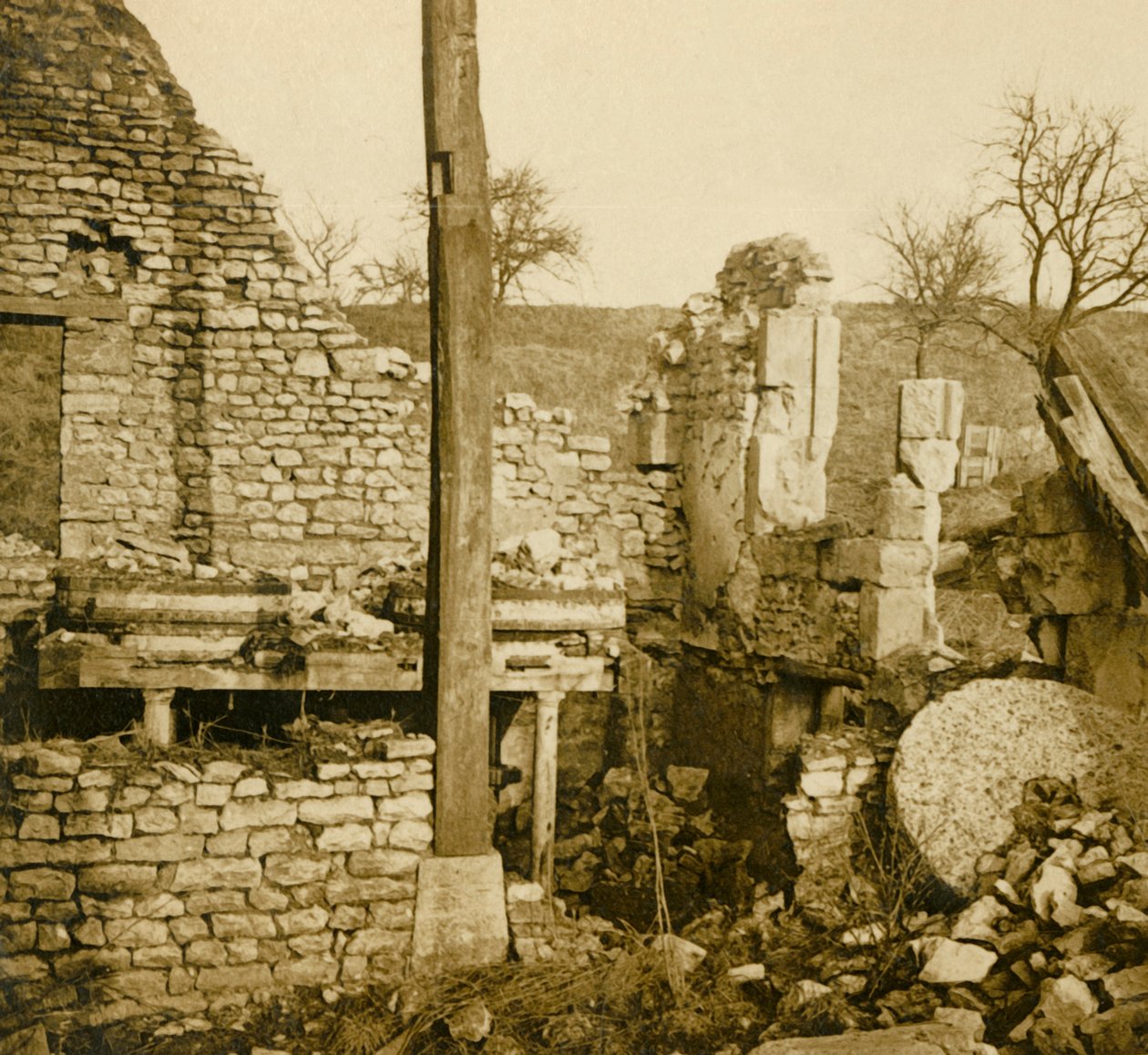 Moinho em Les Eparges, norte da França, c1914-c1918. de Unbekannt
