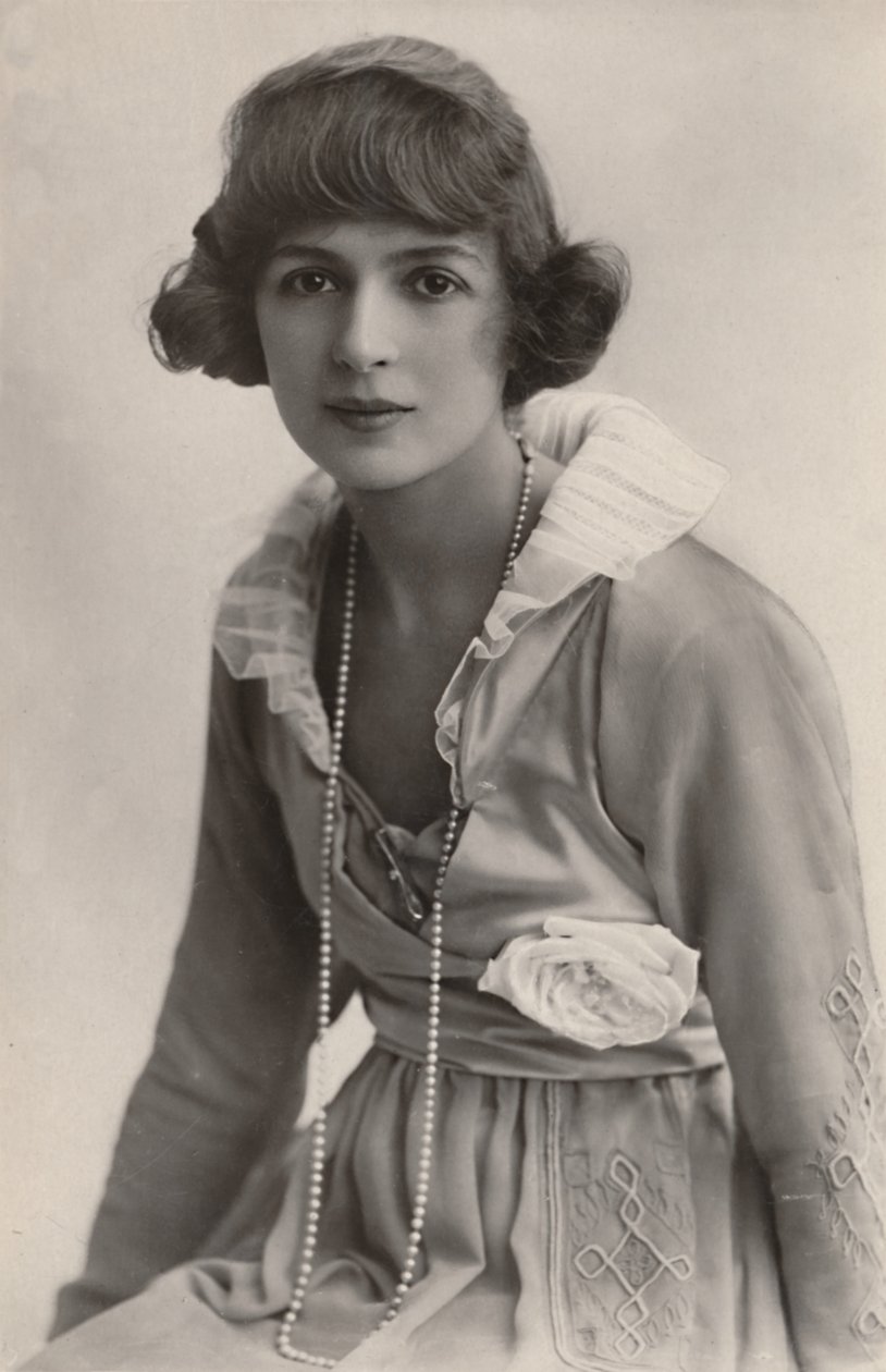 Julia James, 1890-1964, c1930. de Unbekannt