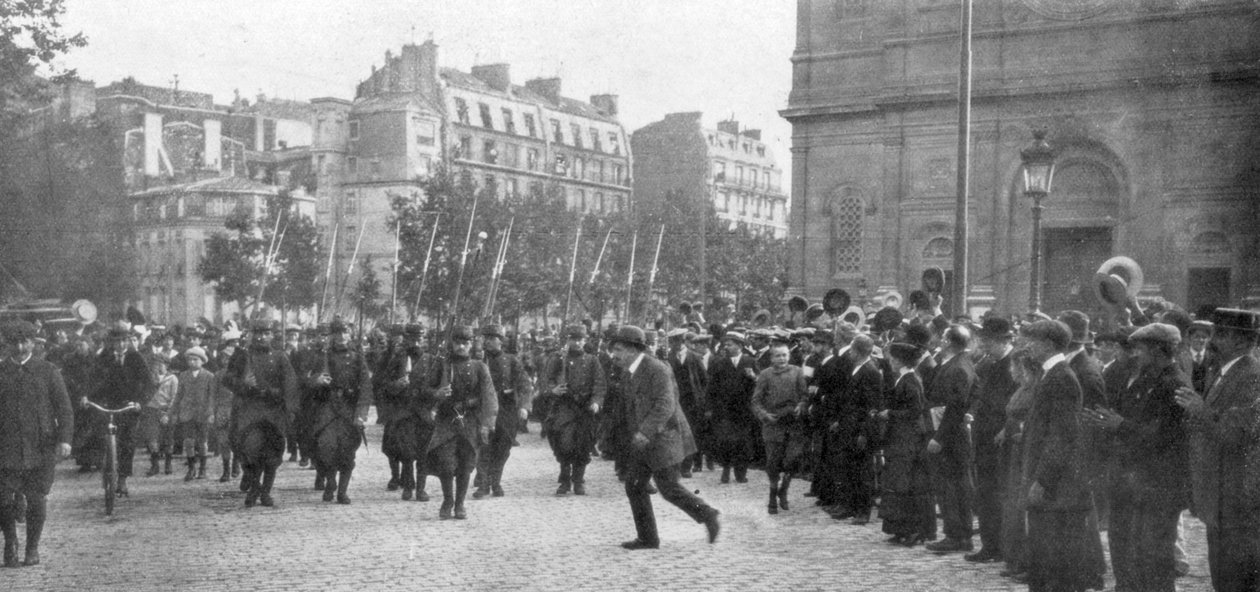 Tropas francesas mobilizadas marchando em Paris, França, agosto de 1914 de Unbekannt