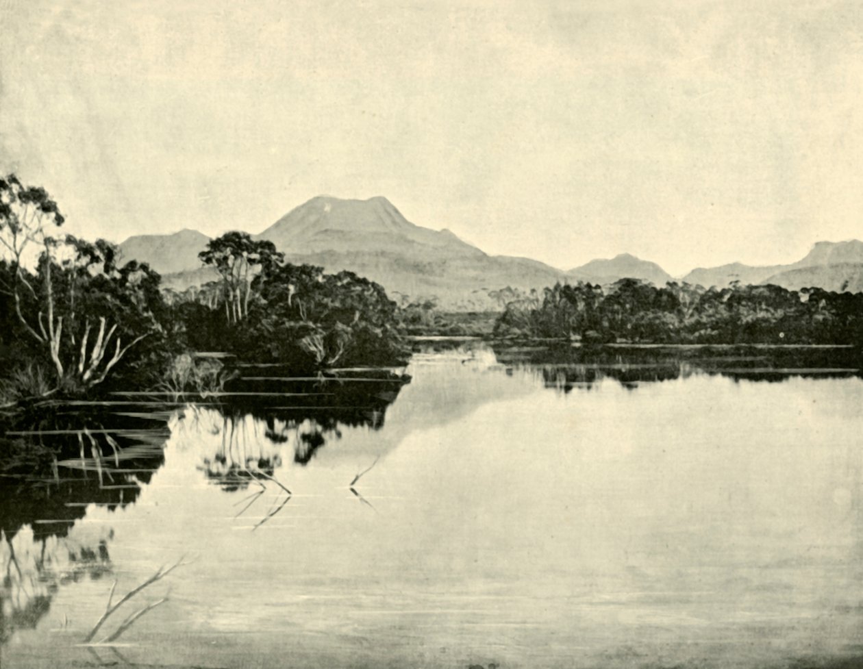 Monte Gould, Du Cane Range, rio Narciso, lago St. Clair, 1901. de Unbekannt