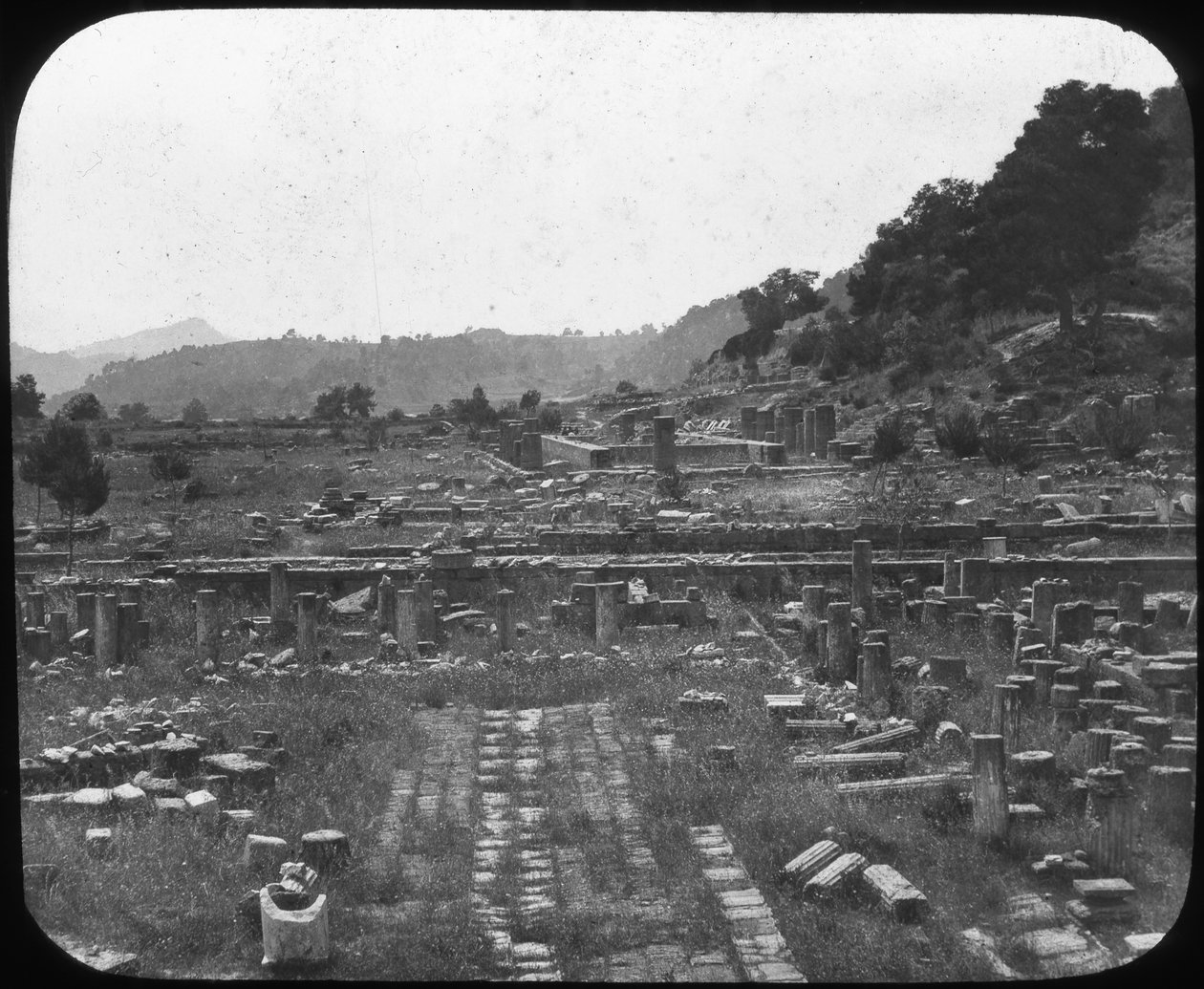 Monte Cronos e Templo de Hera, Olímpia, Grécia, final do século XIX ou início do século XX de Unbekannt