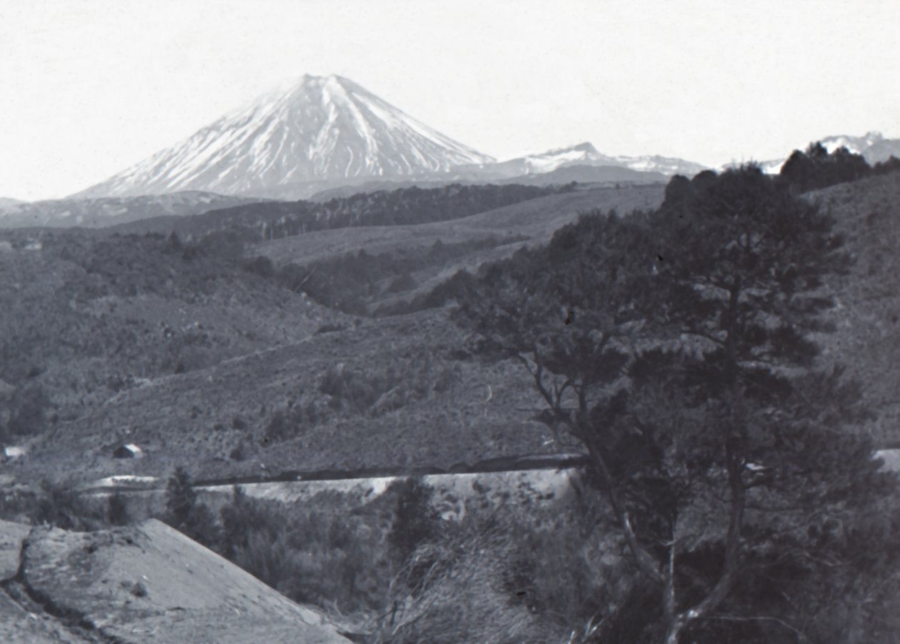 Monte Ngauruhoe, final do século XIX e início do século XX. de Unbekannt