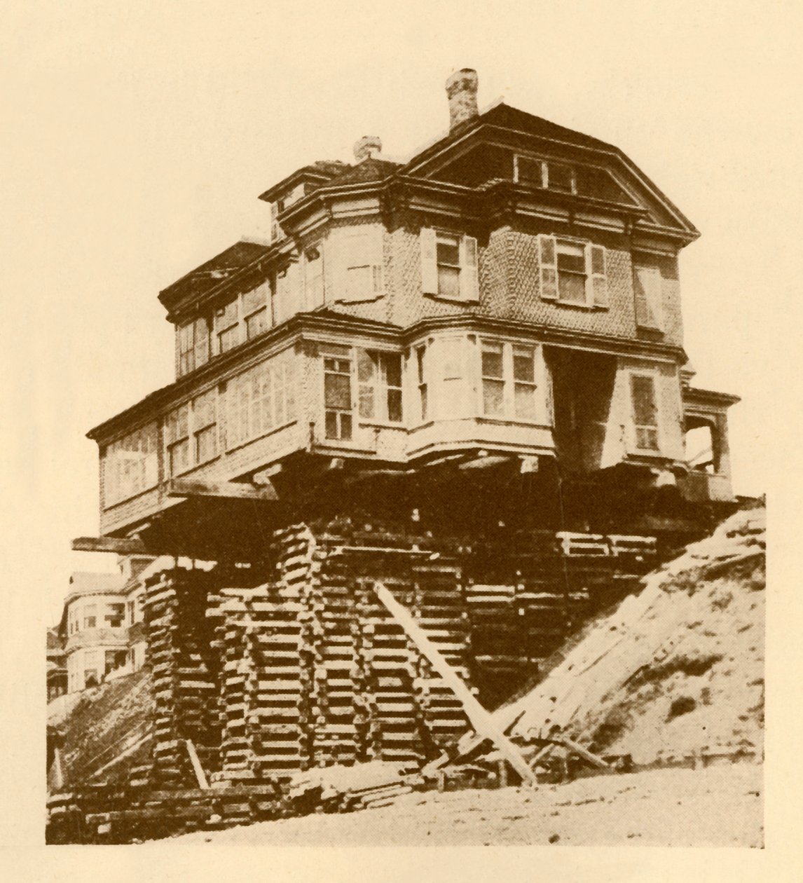 Movendo uma casa corporal, c1930. de Unbekannt