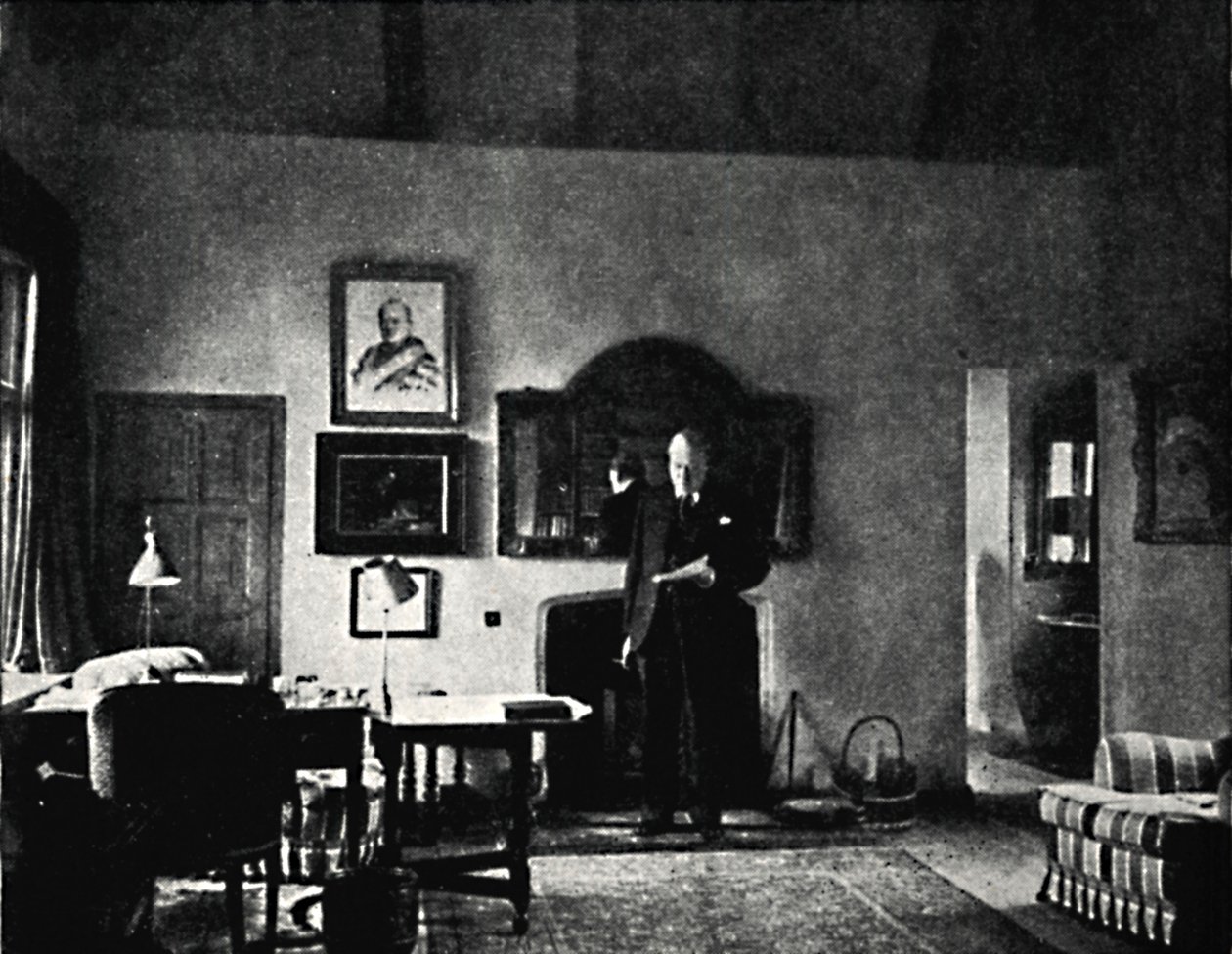 Sr. Churchill em seu estudo em Westerham, 1930, 1945. de Unbekannt