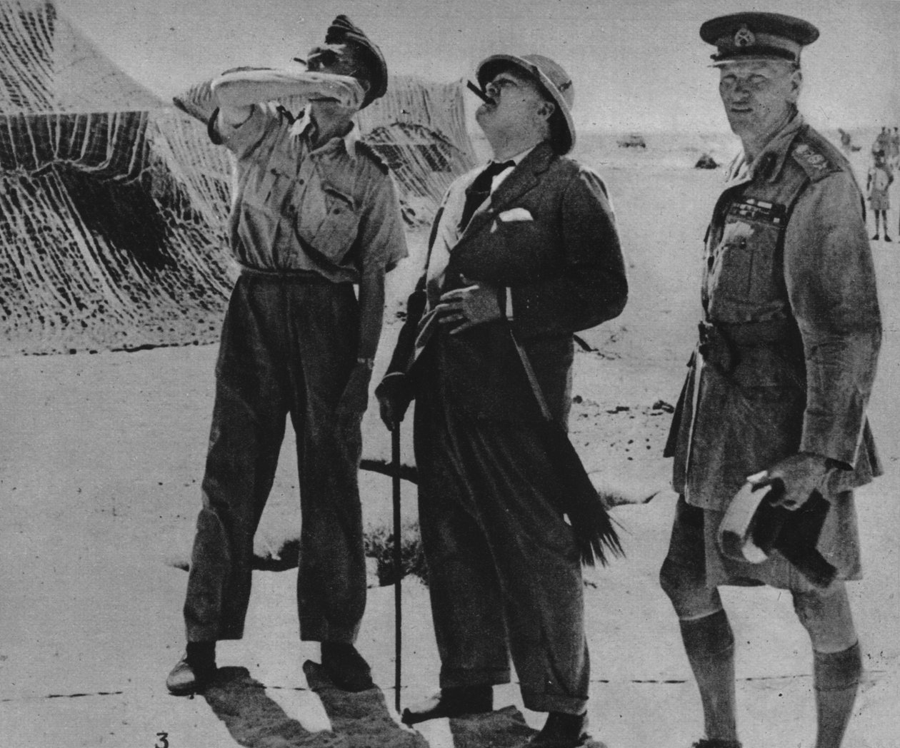 Sr. Churchill com Sir A. Tedder e General Auchinleck., 1942 de Unbekannt