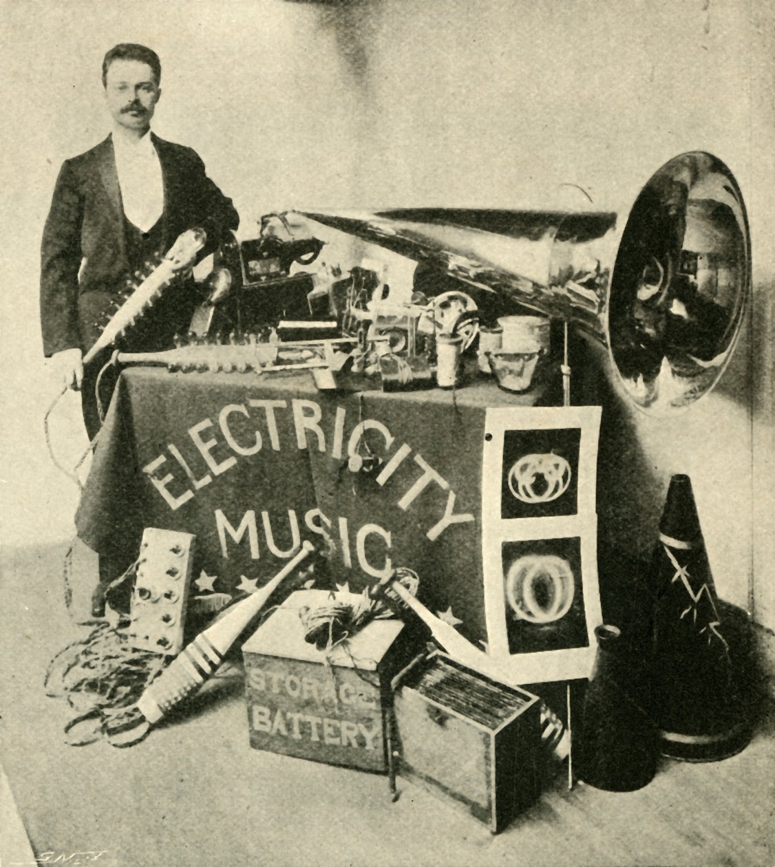 Sr. Patterson e seu aparelho, 1900. de Unbekannt