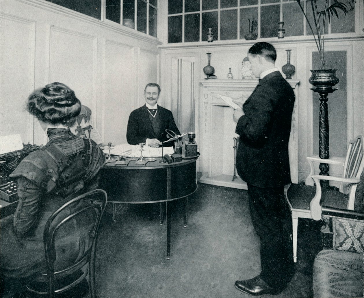 Sr. Sandow, Atendendo à Correspondência de Seus Dias, c1898 de Unbekannt
