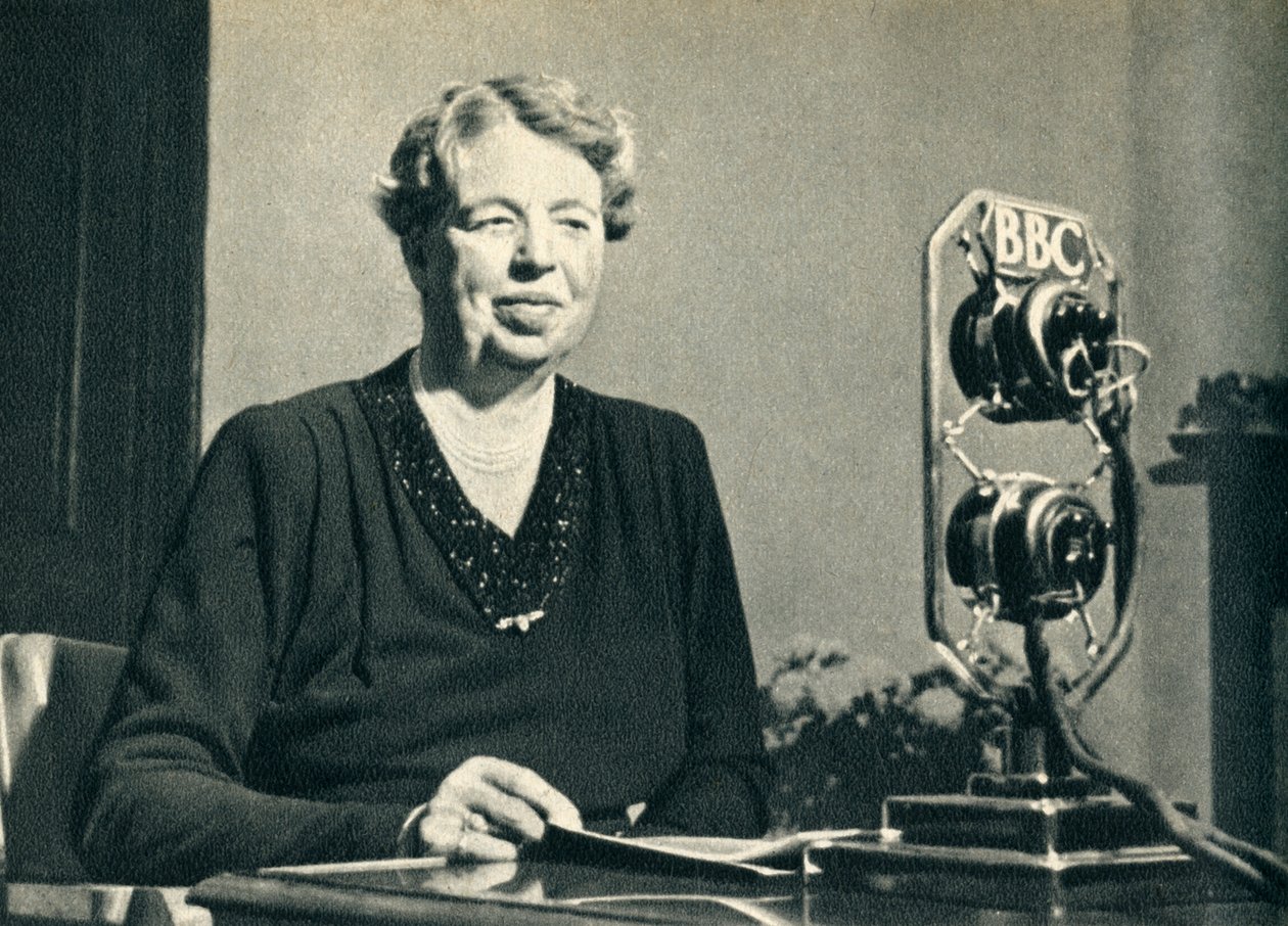 A sra. Roosevelt veio ver por si mesma as mulheres da Grã-Bretanha em guerra, 1942. de Unbekannt