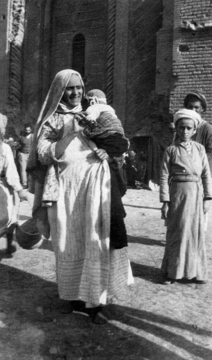 Mulher e criança muçulmana, Iraque, 1917-1919 de Unbekannt