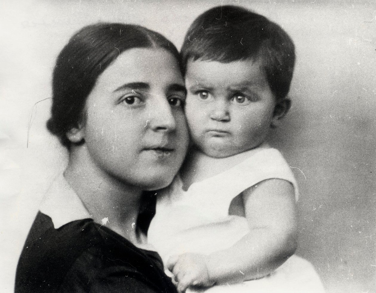 Nadezhda Alliluyeva, segunda esposa de Josef Stalin, e sua filha Svetlana Alliluyeva, 1927 de Unbekannt