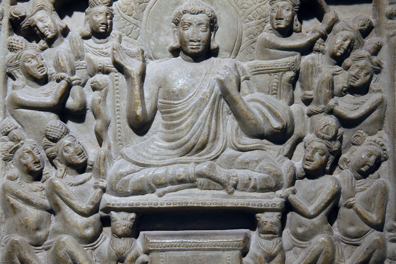 Museu Nacional da Índia, Nova Deli. Friso Ayaga retratando cenas da vida de Buda e dos Jakatas. Ikshvaku, século III d.C. Nagarjunakonda, Andhra Pradesh. Calcário acinzentado. Detalhe. Índia. de Unbekannt