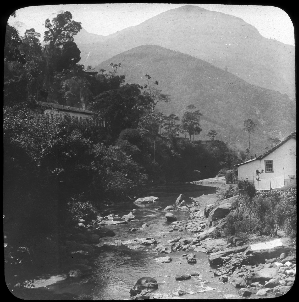 Perto de Petrópolis, Rio de Janeiro, Brasil, final do século XIX ou início do século XX de Unbekannt