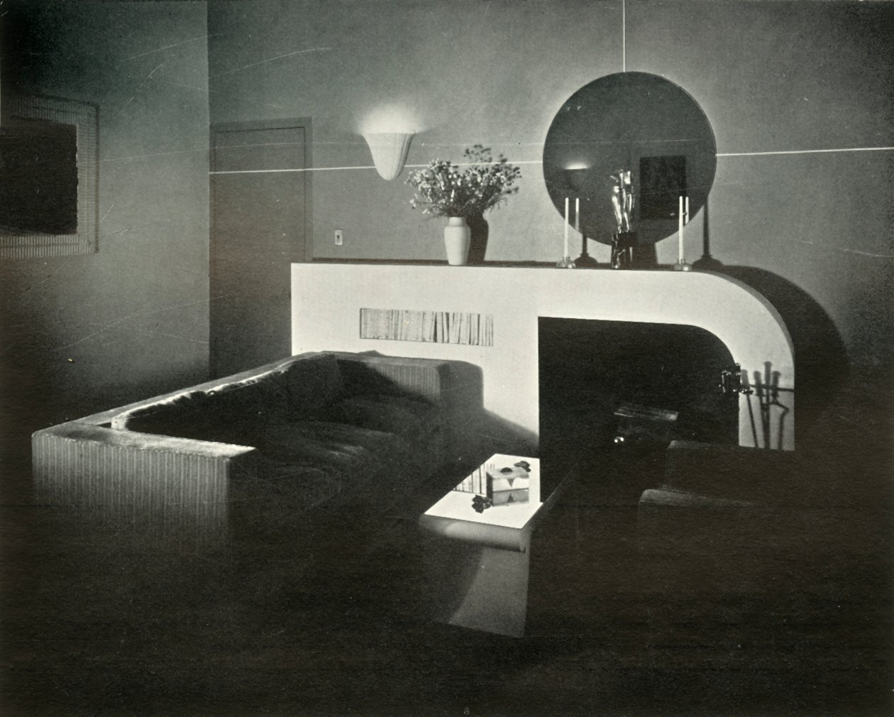 Raymond Loewy, uma casa de cobertura em Nova York, projetada por ele - Fireplace, 1937. de Unbekannt