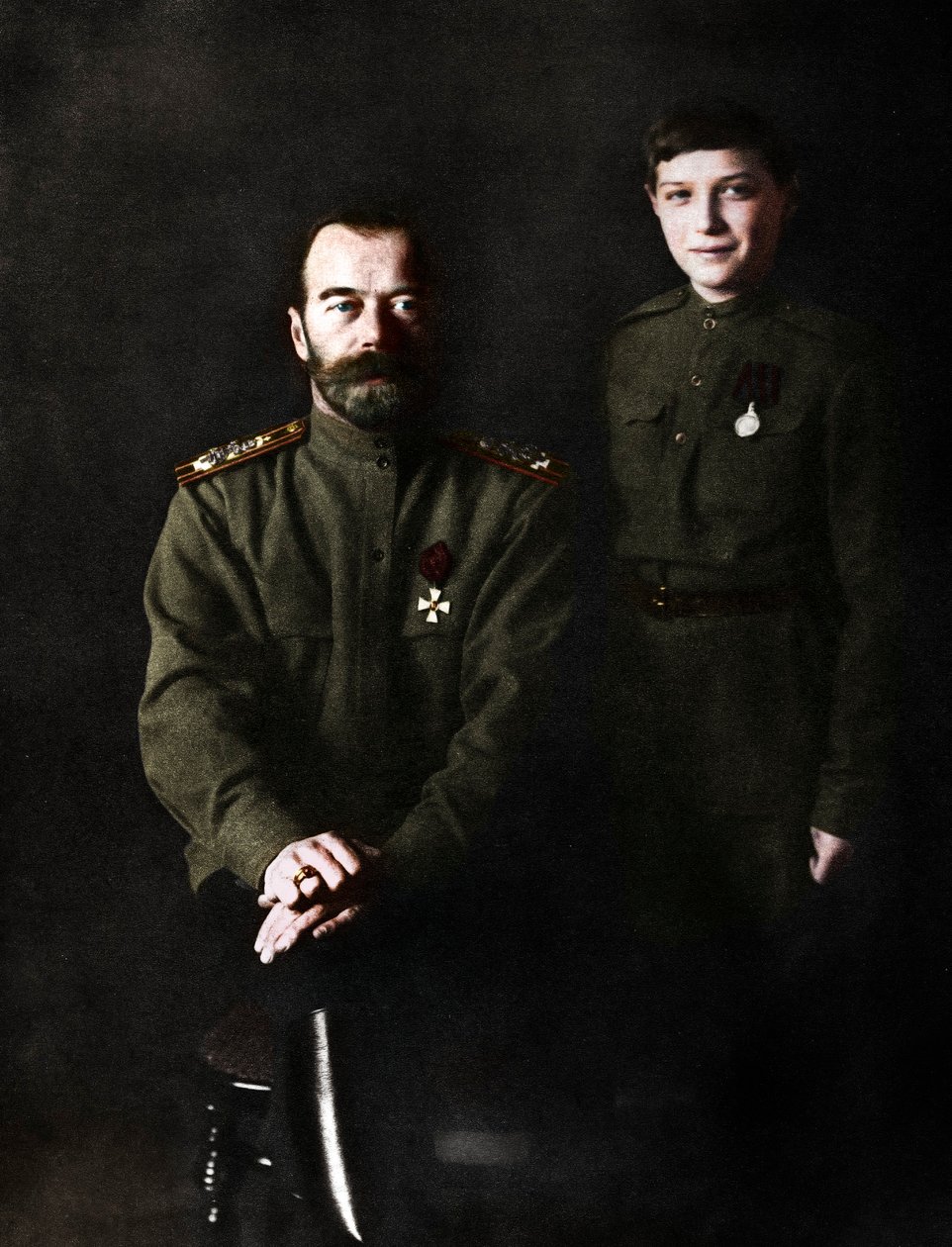 Nicolau II, czar da Rússia e seu filho Alexei, em uniforme militar, 1915 de Unbekannt