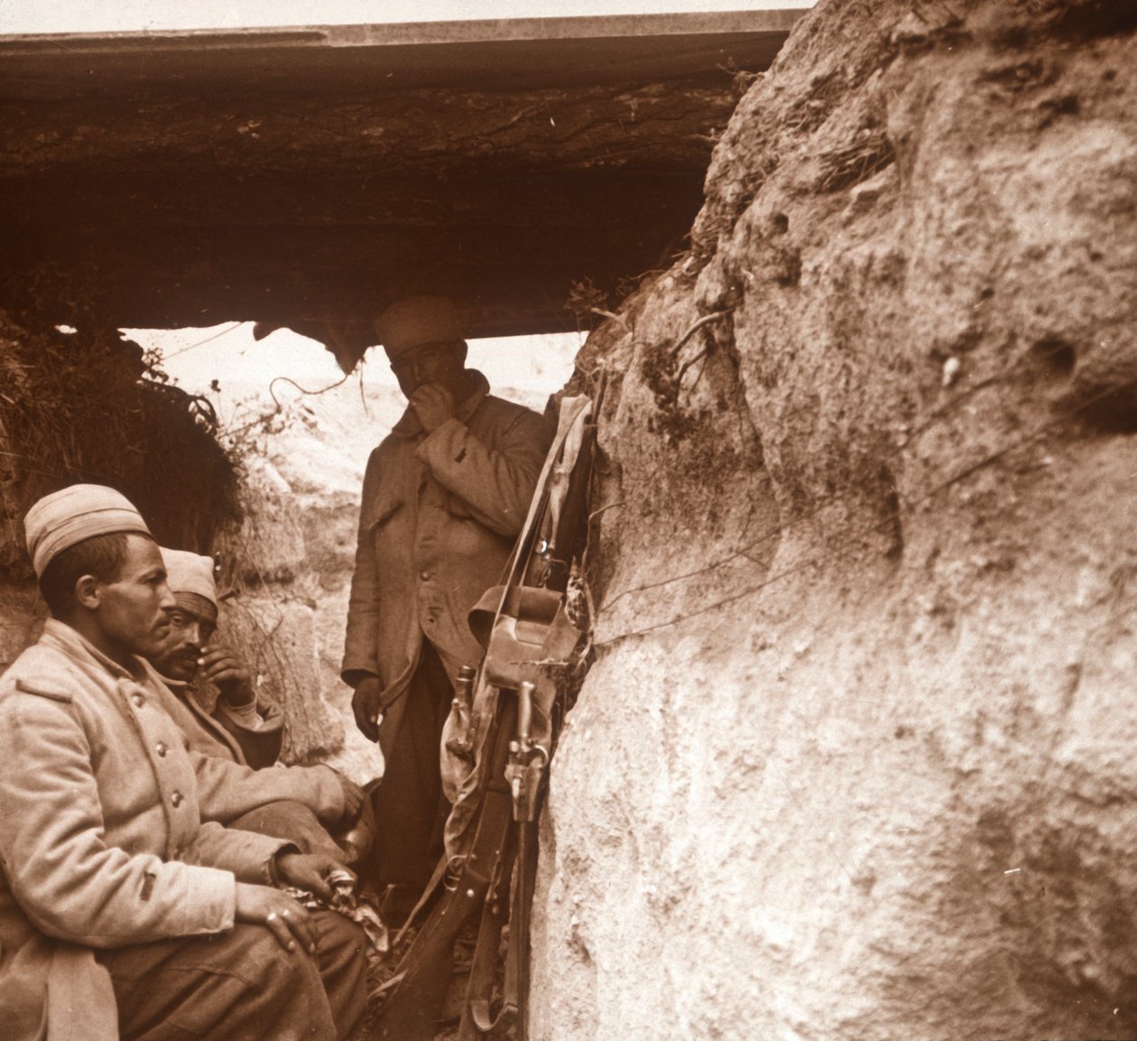 Infantaria do norte da África em trincheiras, c1914-c1918 de Unbekannt