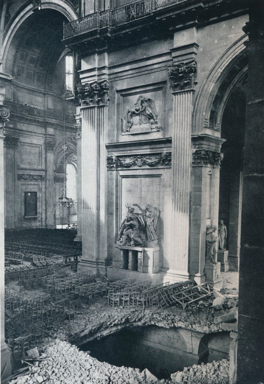 Transepto norte da Catedral de St. Pauls após bombardeio, 1941 de Unbekannt