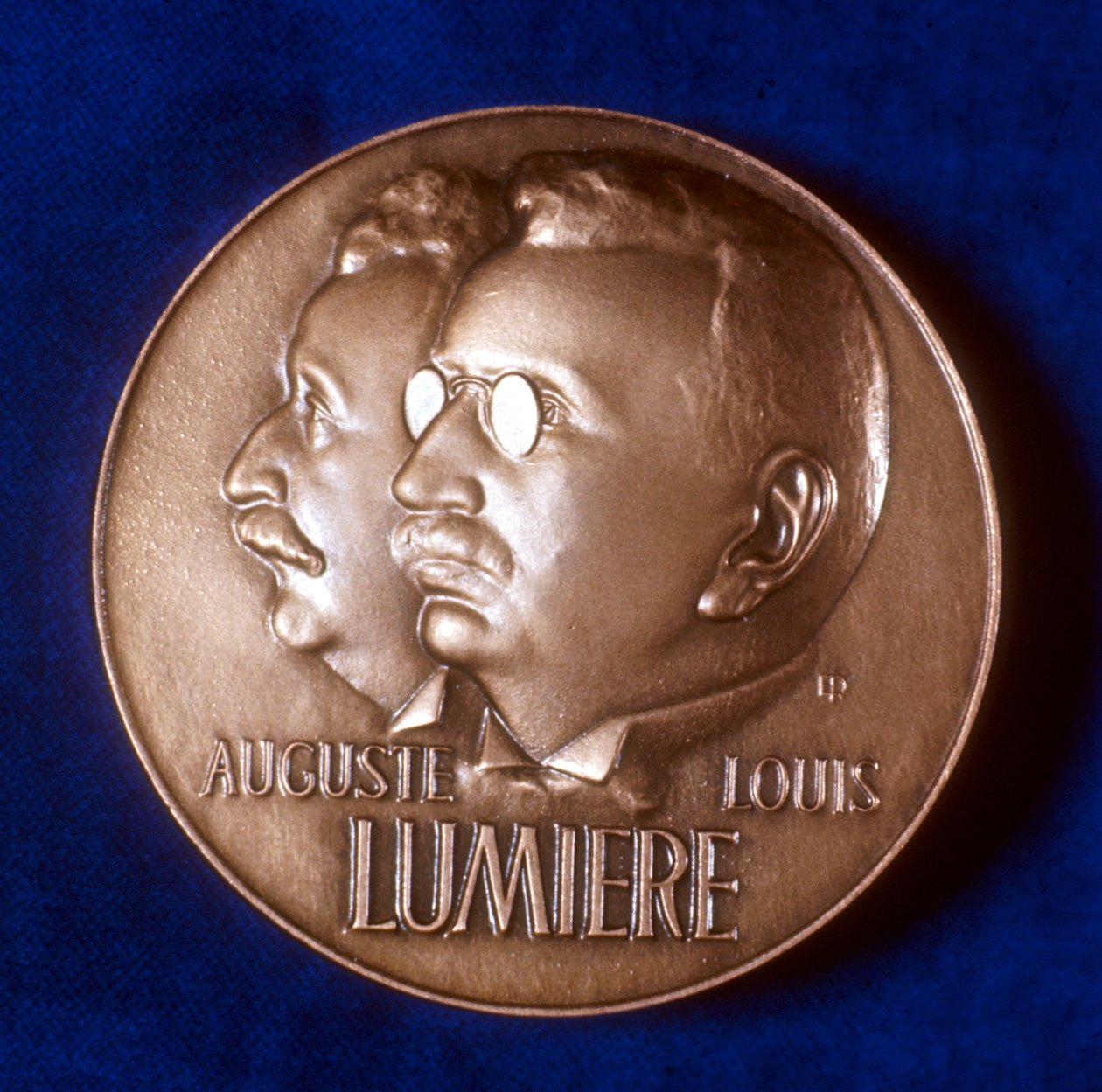 Anverso da medalha comemorativa dos 50 anos de cinematografia dos irmãos Lumiere, 1945 de Unbekannt