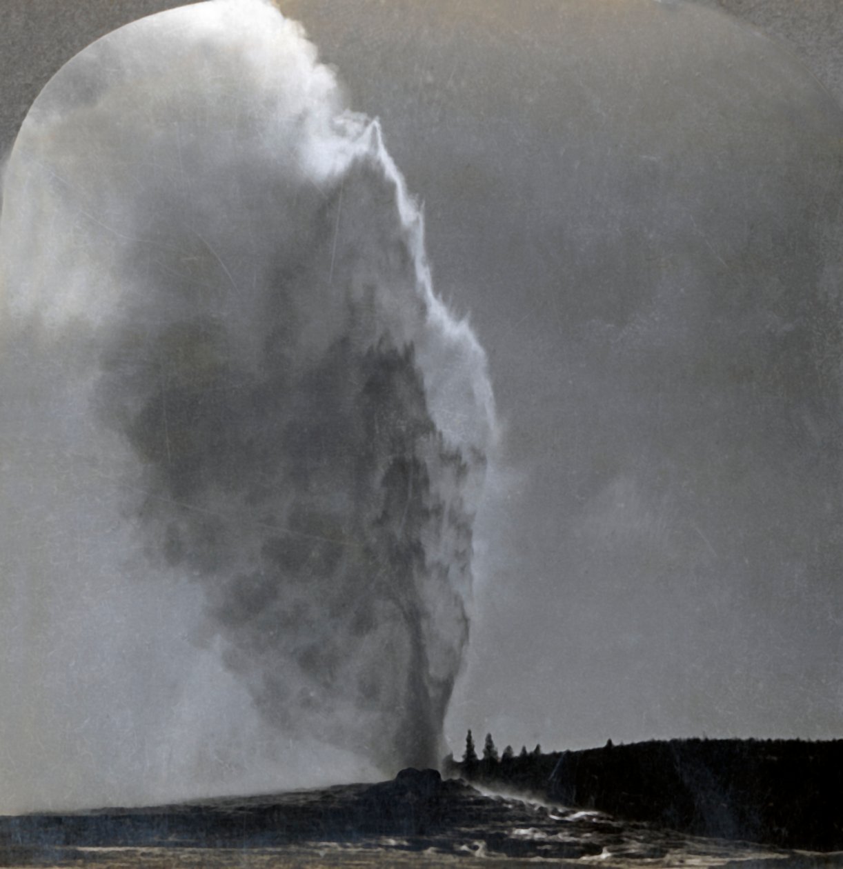 Fiel idoso, rainha dos gêiseres, parque nacional de Yellowstone, Wyo., EUA, 1904. de Unbekannt