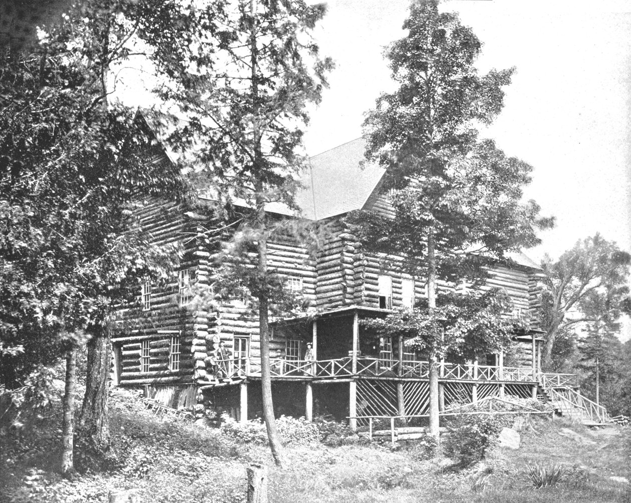 Cabana rústica de madeira velha, Lake Placid, Adirondacks, Estado de Nova Iorque, EUA, c1900. de Unbekannt