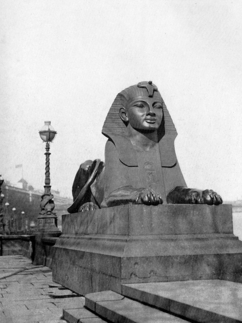 Uma das esfinges, Victoria Embankment, Londres, 1924-1926 de Unbekannt