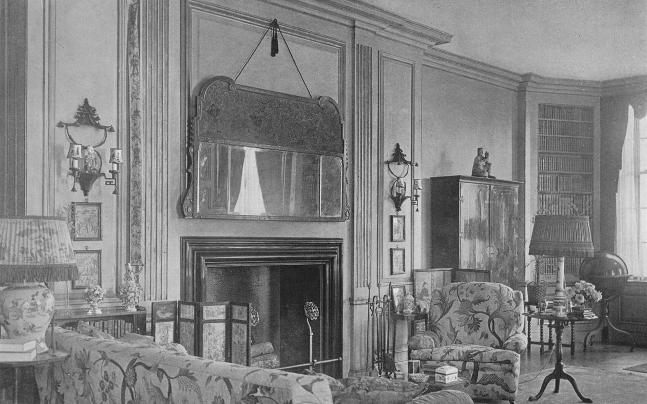 Um lado da sala de estar, casa da Sra. WK Vanderbilt, Nova York, 1924. de Unbekannt