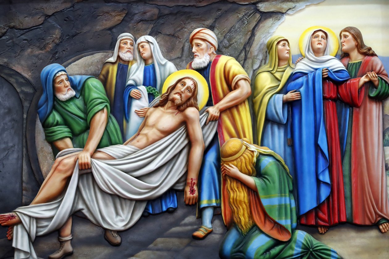 A igreja de Nossa Senhora de Fátima. Via Sacra. Estação 14. Jesus é colocado no túmulo. Cidade de Ho Chi Minh. Vietname de Unbekannt