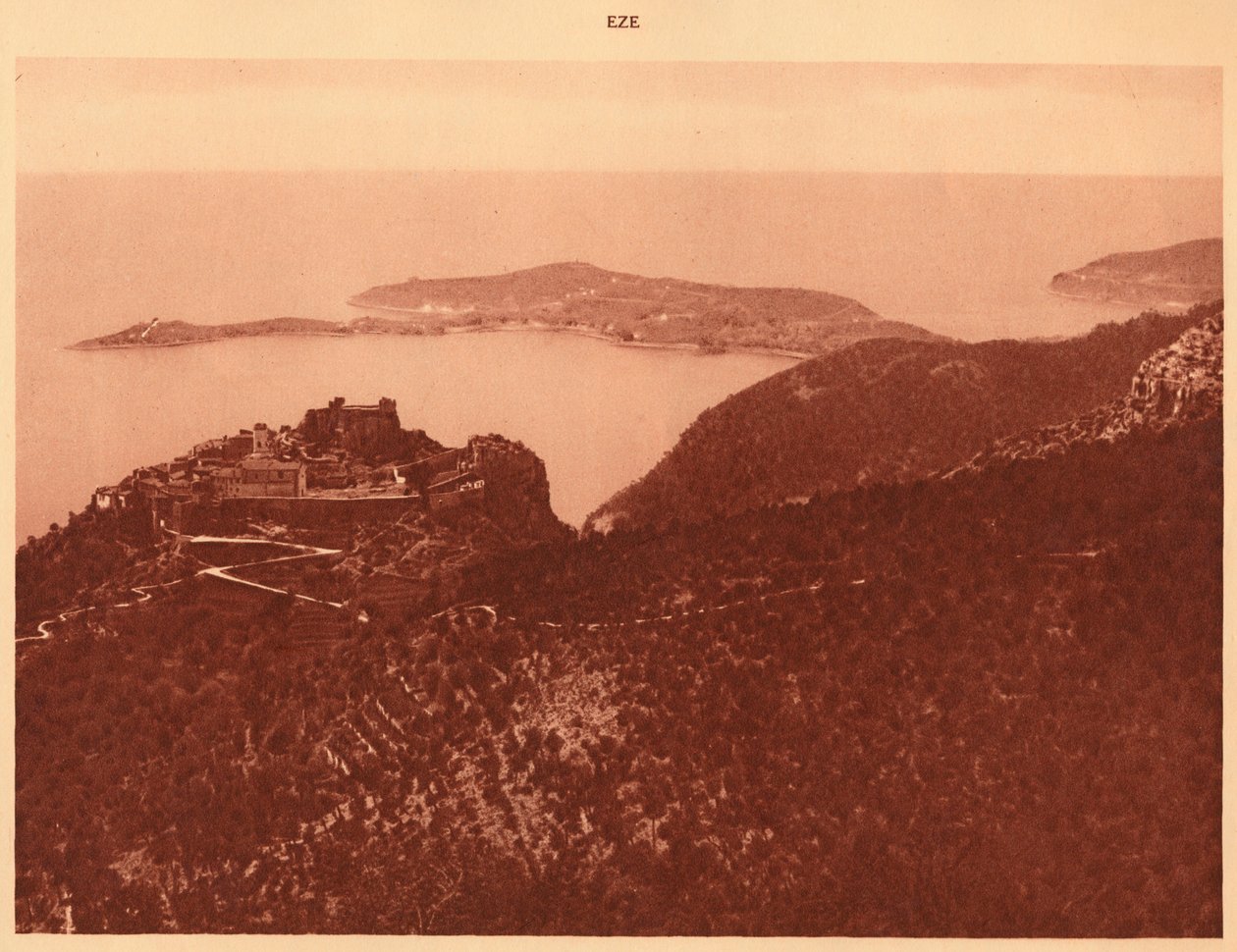 Panorama e Cap Ferrat, vistos do Grande Corniche, Eze, 1930. de Unbekannt