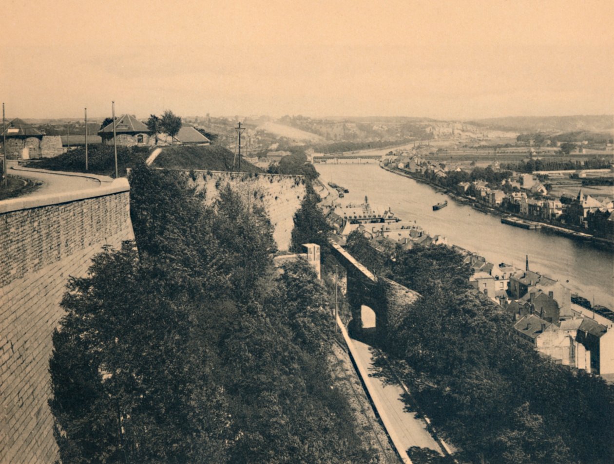 Panorama do Meuse visto da estrada Merveilleuse, c1900 de Unbekannt