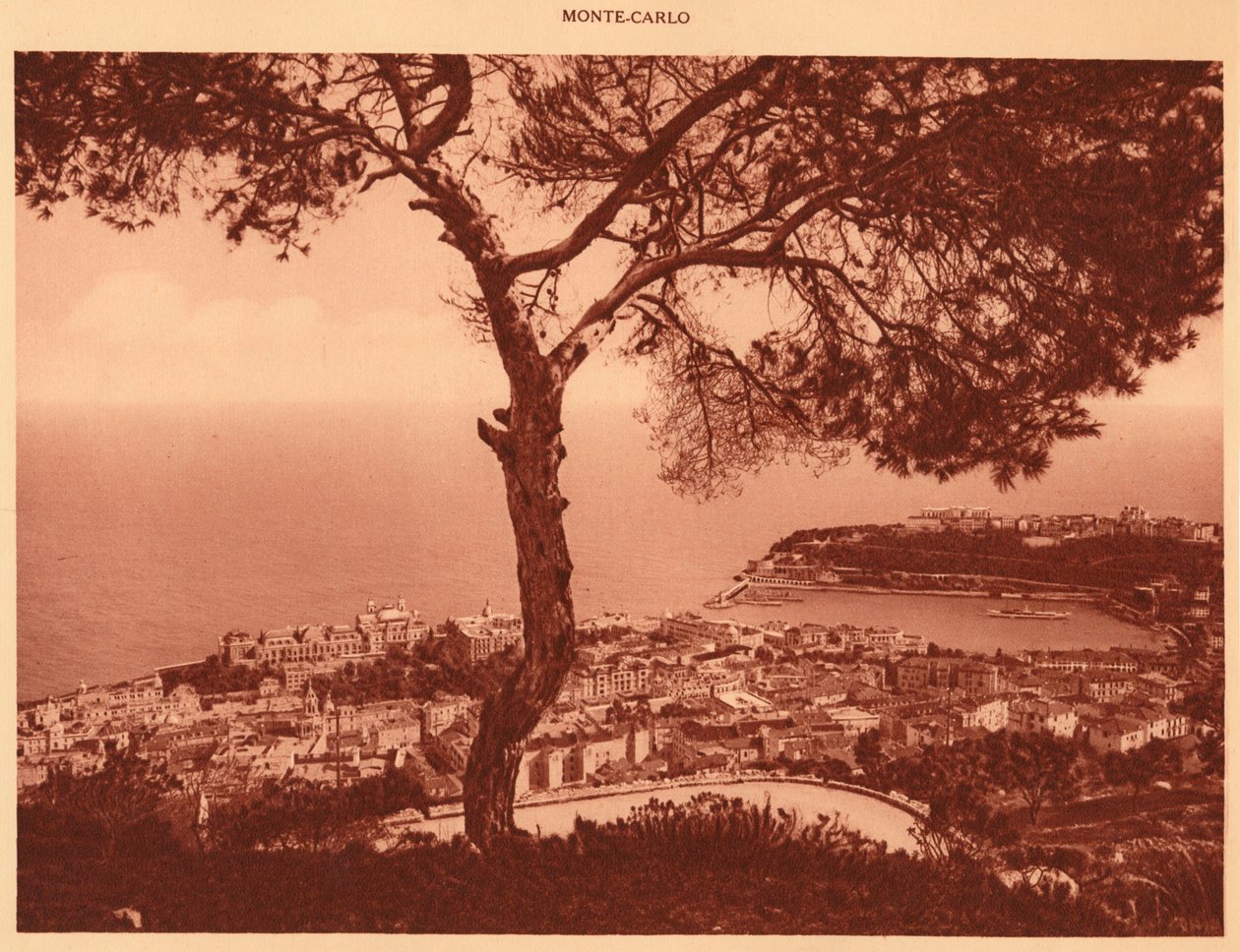 Panorama de Monte Carlo tirado da Turbie Road, 1930. de Unbekannt
