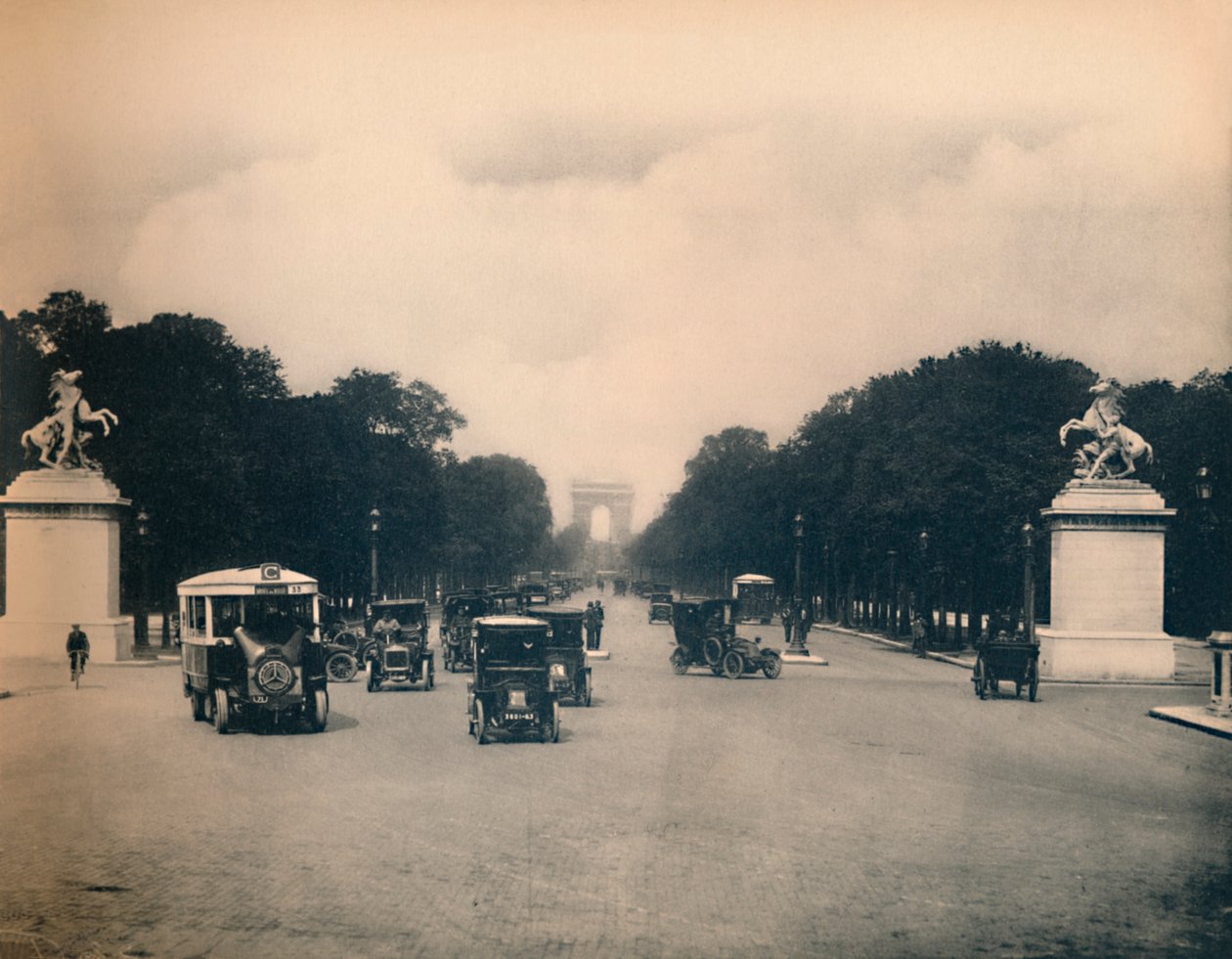 Paris. - Avenue Des Champs-Elysées - LL, c1910. de Unbekannt