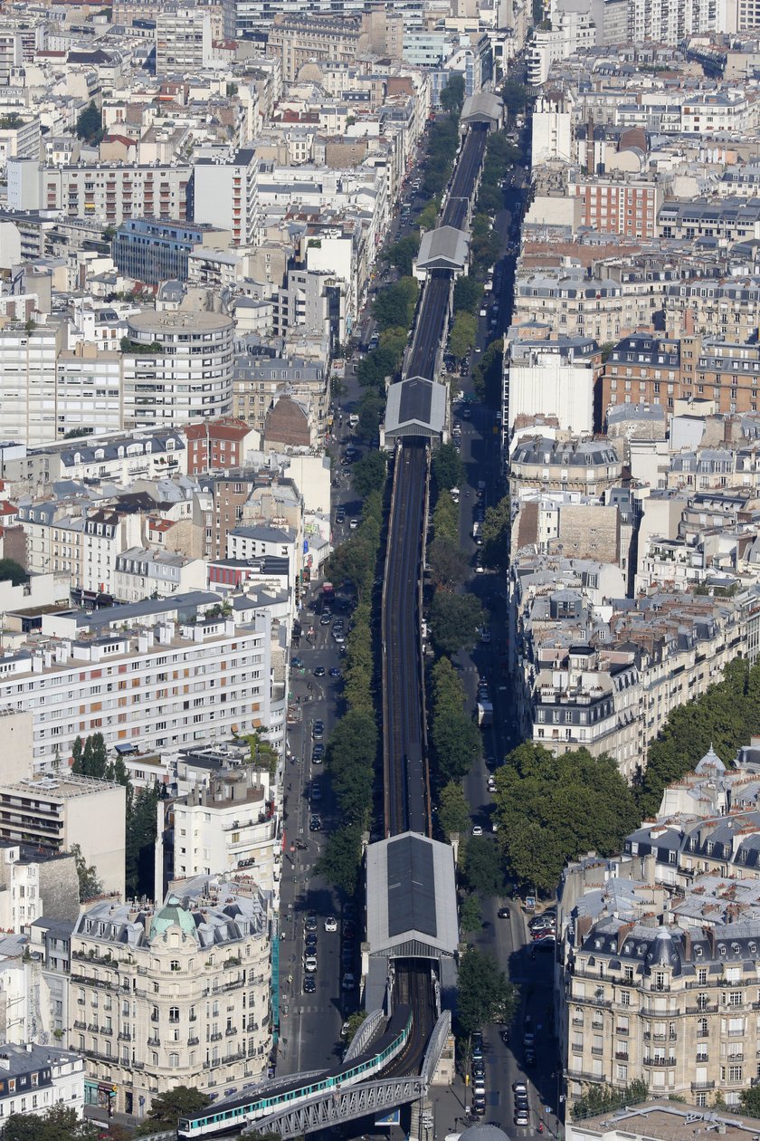 Cidade de Paris, A Metropiltain de Unbekannt