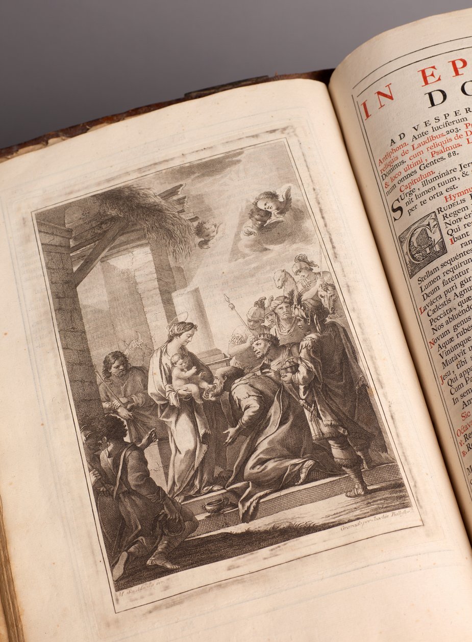 Museu Paroquial. Missal em latim. Gravuras de Joachim Ballester. Papel e couro. Século XVIII. de Unbekannt