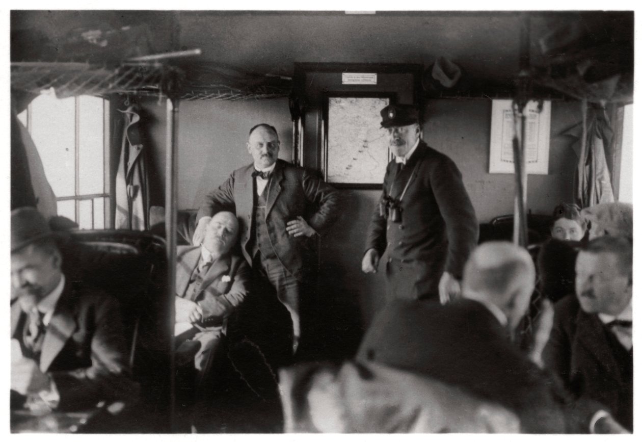 Compartimento de passageiros de um Zeppelin, Lago Constança, Alemanha, c1909-1933 1933 de Unbekannt
