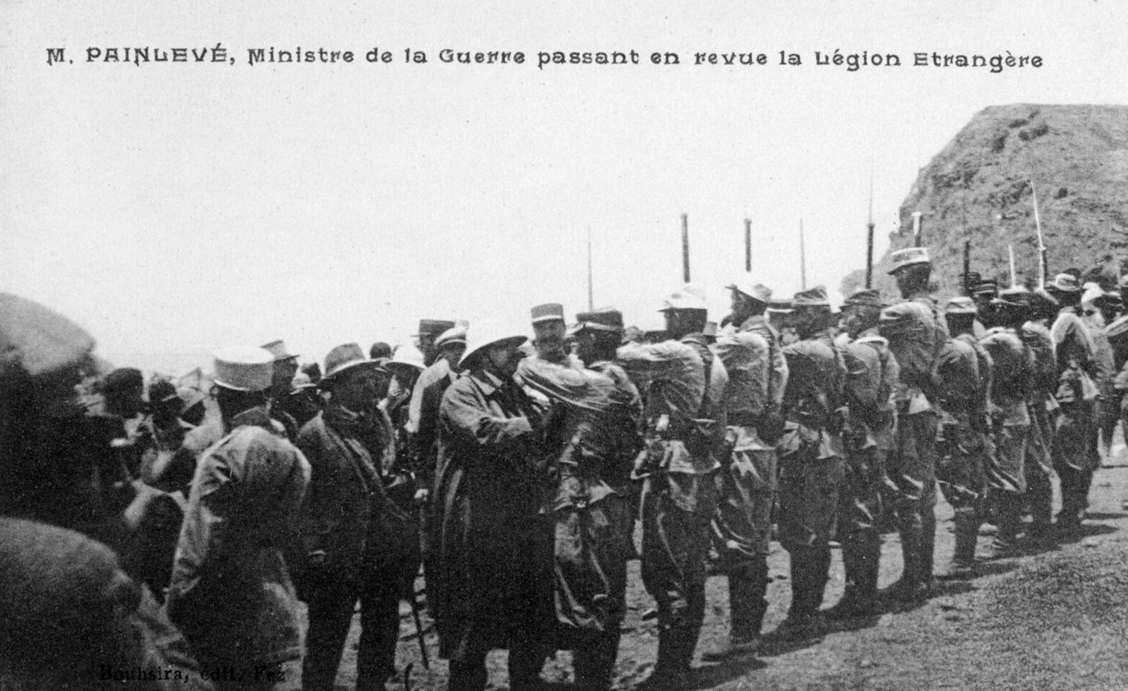 Paul Painlevé revendo as tropas da Legião Estrangeira Francesa, Marrocos, c1926 de Unbekannt