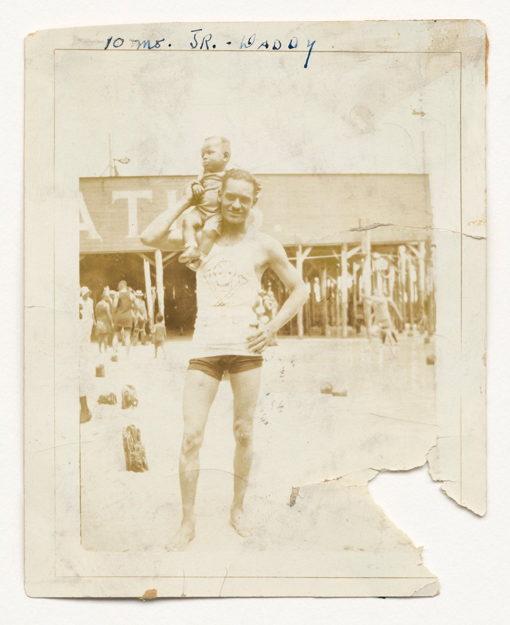 Fotografia do Cpl. Lawrence Leslie McVey com seu filho, Lawrence McVey Jr., 1925. de Unbekannt