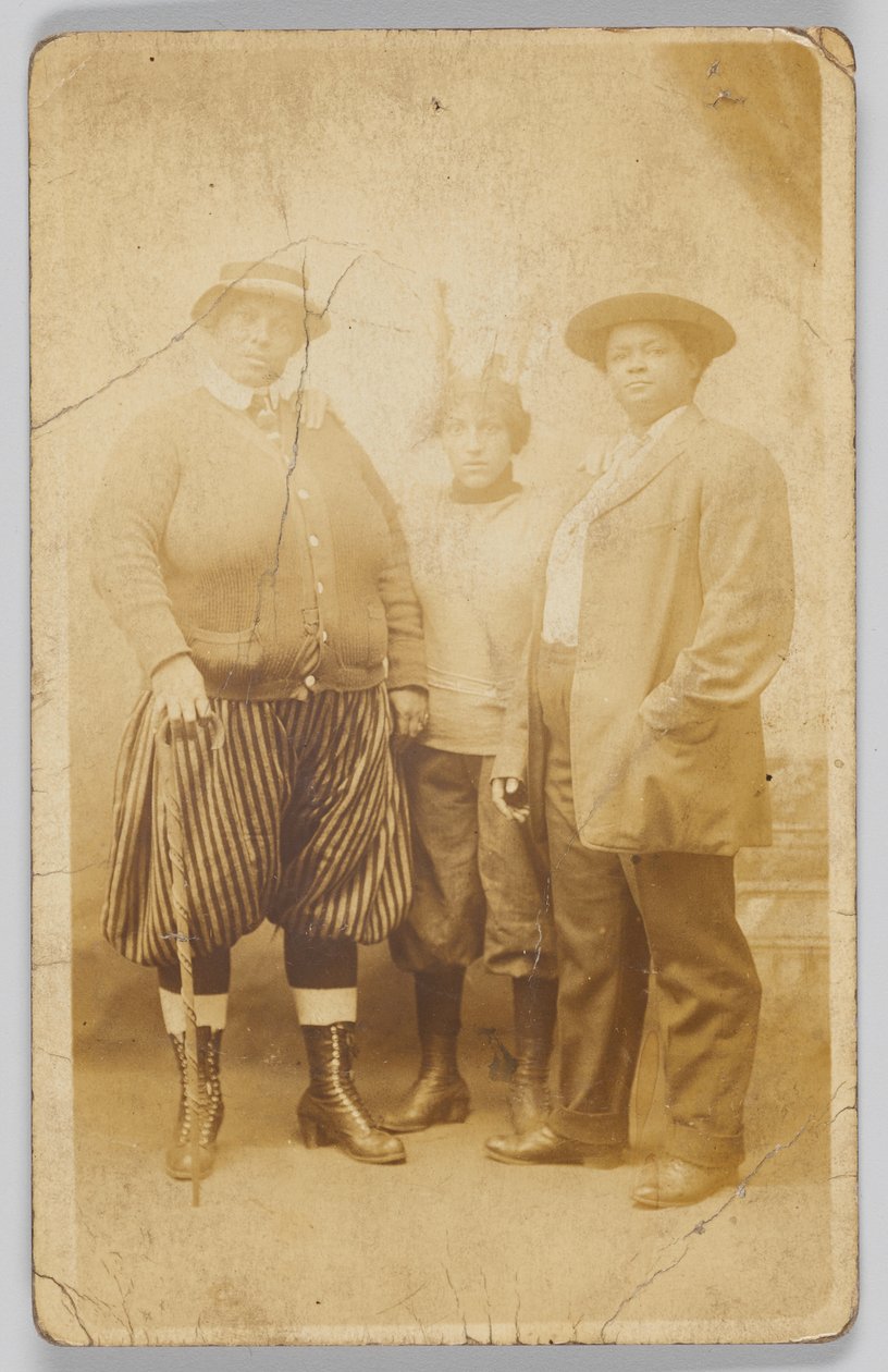 Postal fotográfico de três mulheres não identificadas, 1904-1918. de Unbekannt