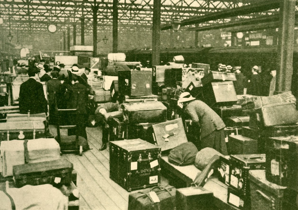 Pilhas de bagagem na estação Charing Cross, 1930. de Unbekannt