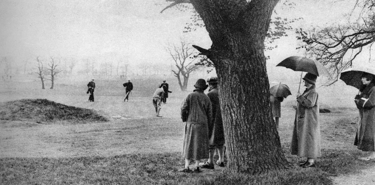 Jogando golfe em Tooting Bec Common, Londres, 1926-1927 de Unbekannt