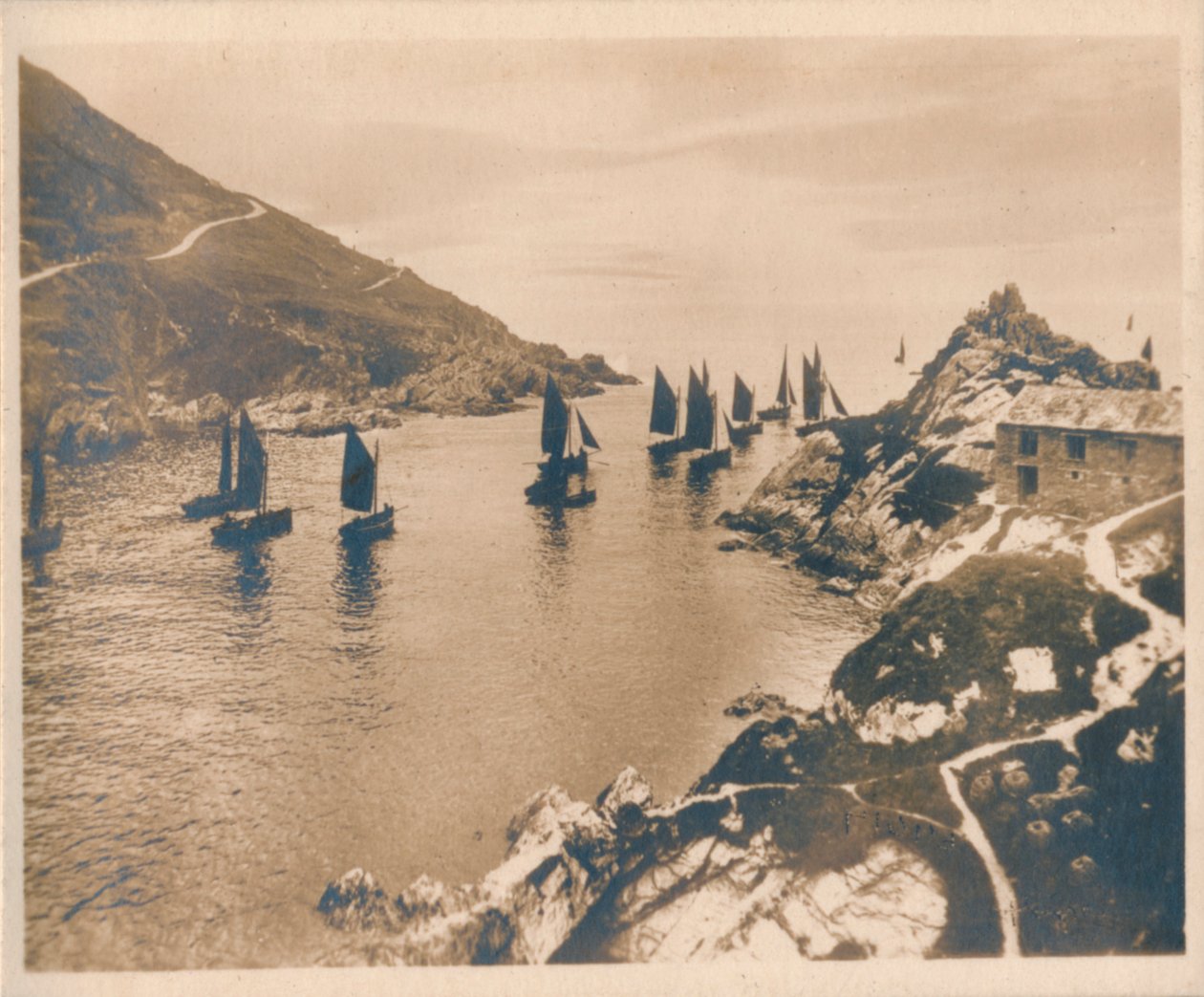 Porto de Polperro & rochas máximas, 1927 de Unbekannt