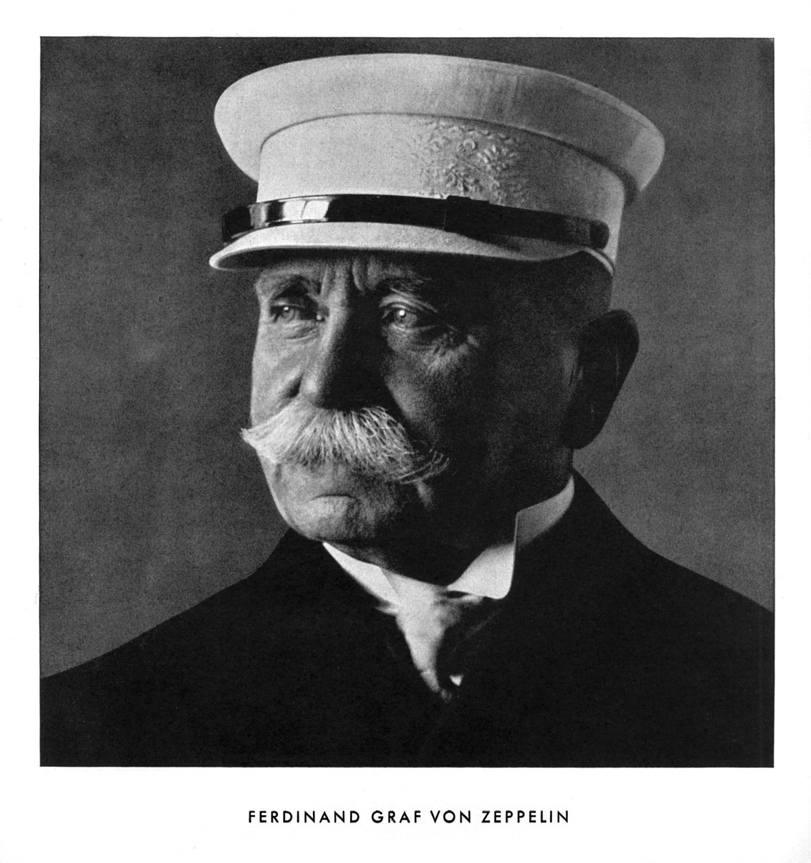Retrato de Ferdinand, conde de Zeppelin, início do século XX 1933 de Unbekannt